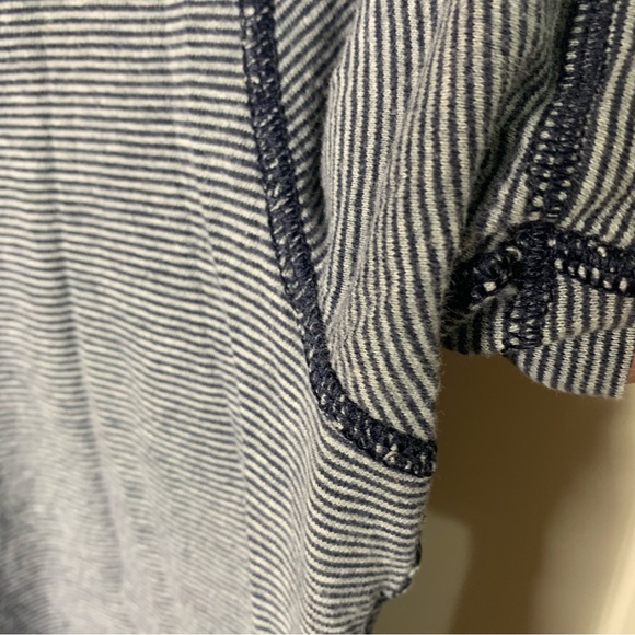 Abercrombie & Fitch Muscle Fit V-Neck Striped Shirt - Picture 9 of 15